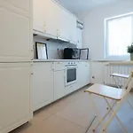 Eric - Spacious With Balcony