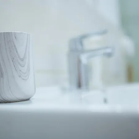 Eric - Spacious With Balcony