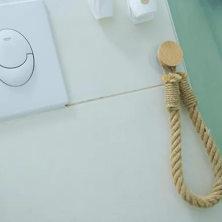 Eric - Spacious With Balcony Apartamento