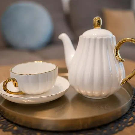 Eric - Spacious With Balcony Apartment