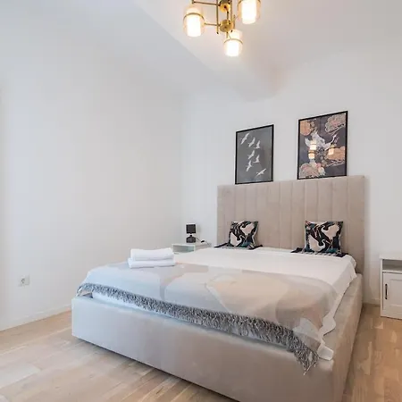 Eric - Spacious With Balcony * Bucarest