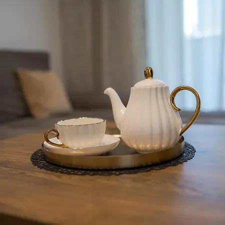 Eric - Spacious With Balcony Апартаменты *