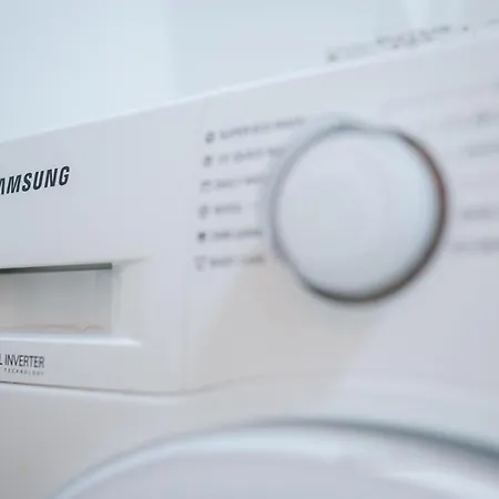 Eric - Spacious With Balcony Апартаменты Бухарест