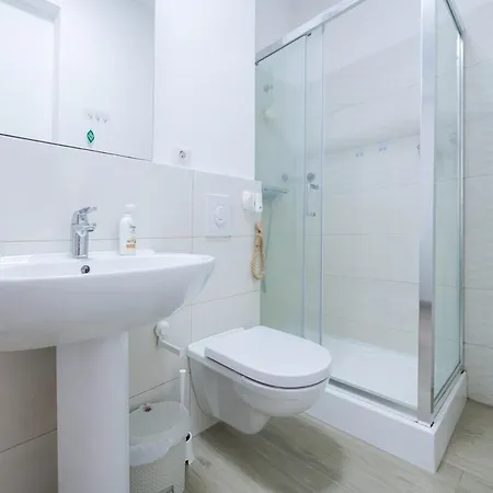 Eric - Spacious With Balcony Apartamento