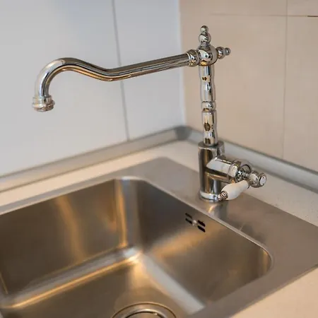 Eric - Spacious With Balcony Апартаменты