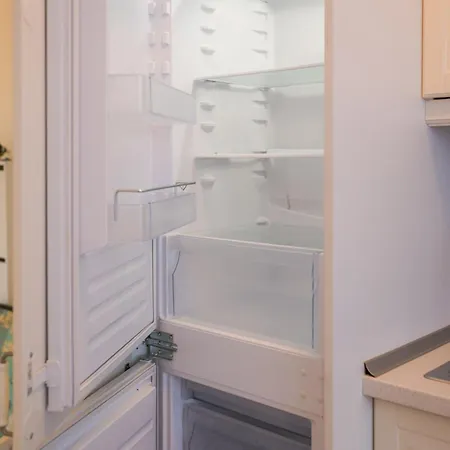 Eric - Spacious With Balcony * Бухарест