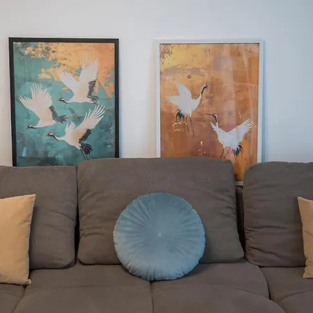 Eric - Spacious With Balcony * Бухарест