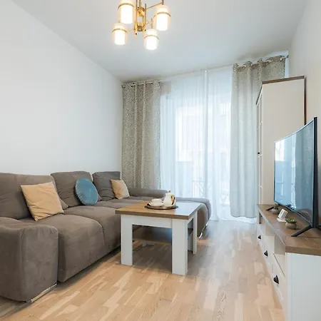 Eric - Spacious With Balcony Апартаменты *