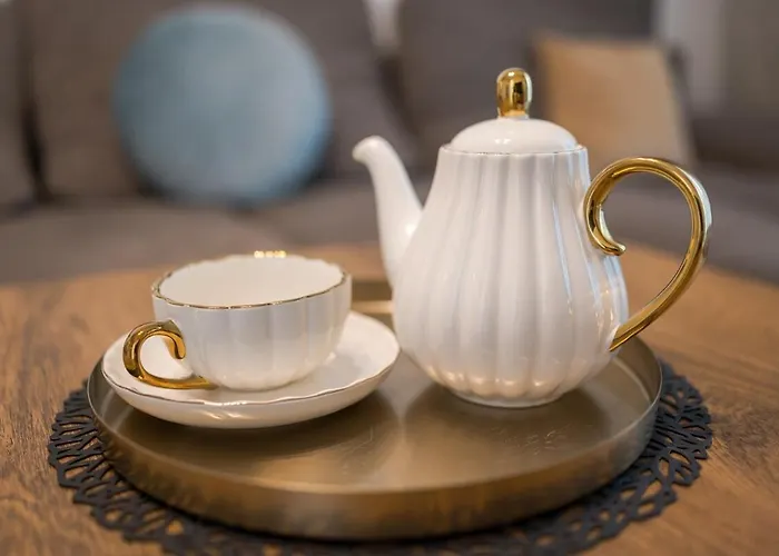 Eric - Spacious With Balcony Апартаменти