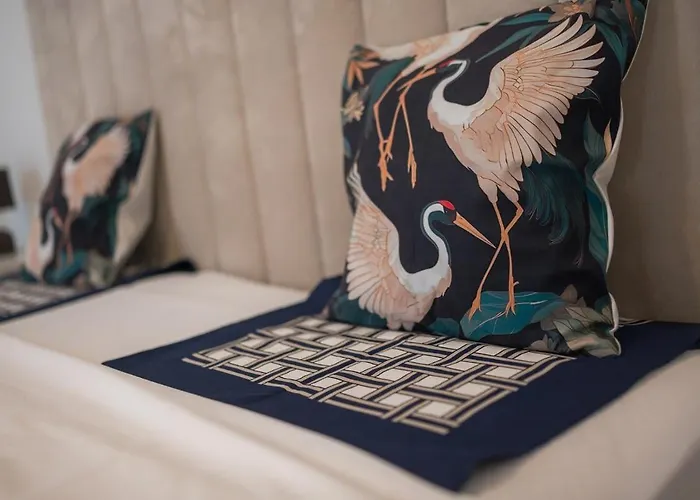 Апартаменти Eric - Spacious With Balcony Бухарест