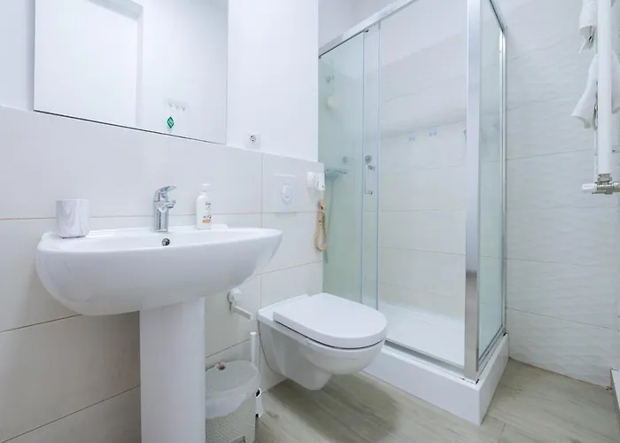 Eric - Spacious With Balcony Apartman