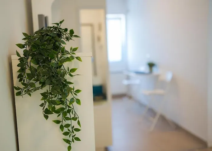 Eric - Spacious With Balcony * Бухарест