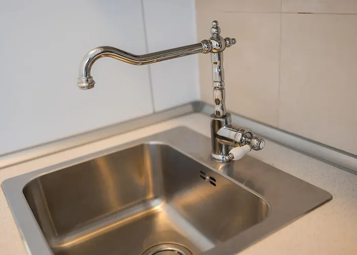 Eric - Spacious With Balcony Апартаменти