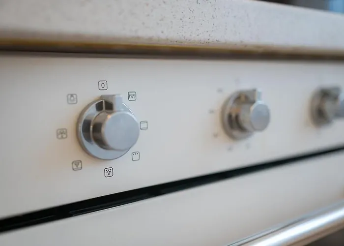 Eric - Spacious With Balcony Apartman *