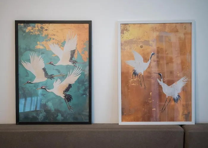 Eric - Spacious With Balcony