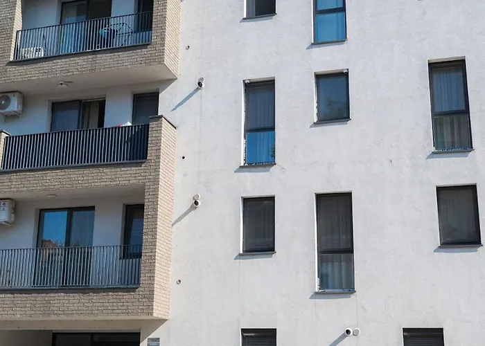 Apartman Eric - Spacious With Balcony