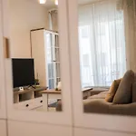 Eric - Spacious With Balcony *