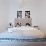 Eric - Spacious With Balcony Apartment