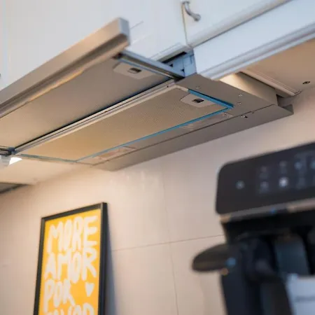 Eric - Spacious With Balcony *