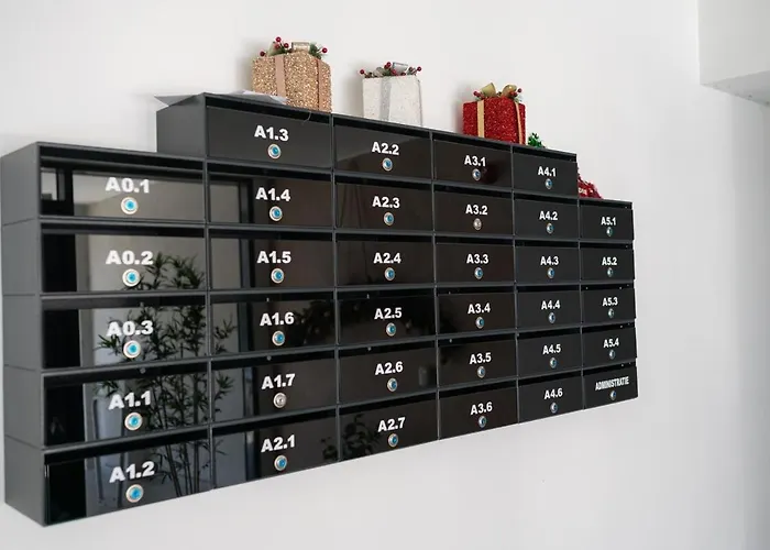 Eric - Spacious With Balcony