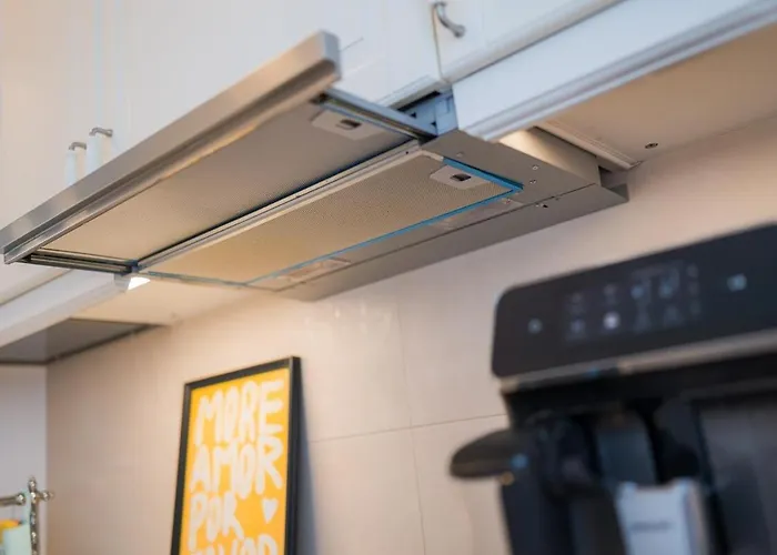 Eric - Spacious With Balcony *